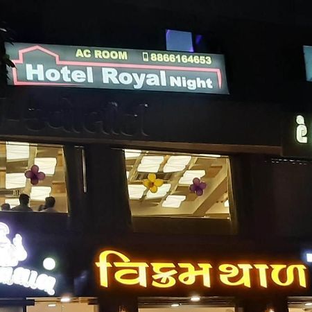 Hotel Royal Night Ahmedabad Ngoại thất bức ảnh