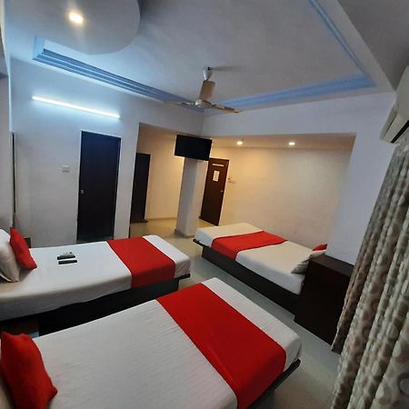 Hotel Royal Night Ahmedabad Ngoại thất bức ảnh