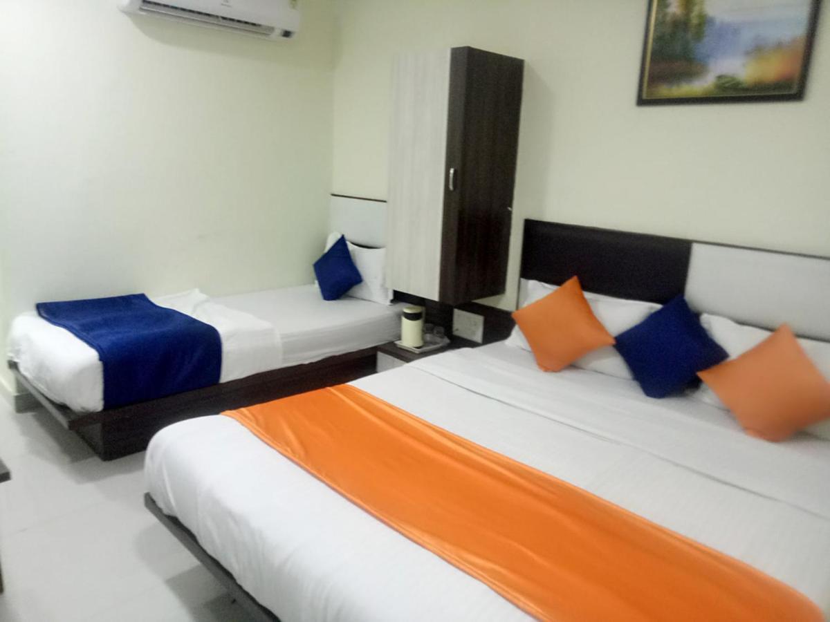 Hotel Royal Night Ahmedabad Ngoại thất bức ảnh