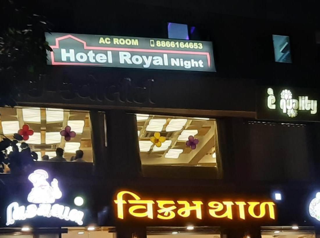 Hotel Royal Night Ahmedabad Ngoại thất bức ảnh