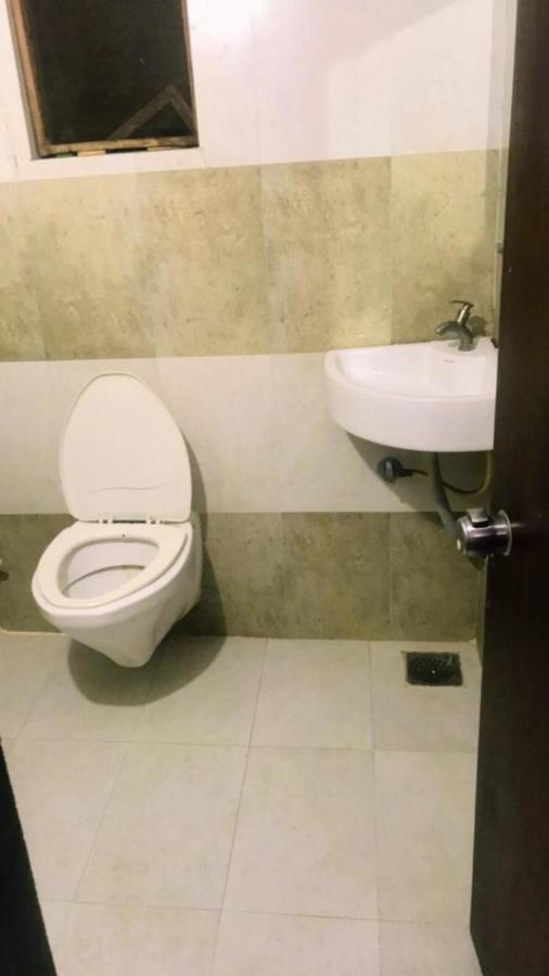 Hotel Royal Night Ahmedabad Ngoại thất bức ảnh