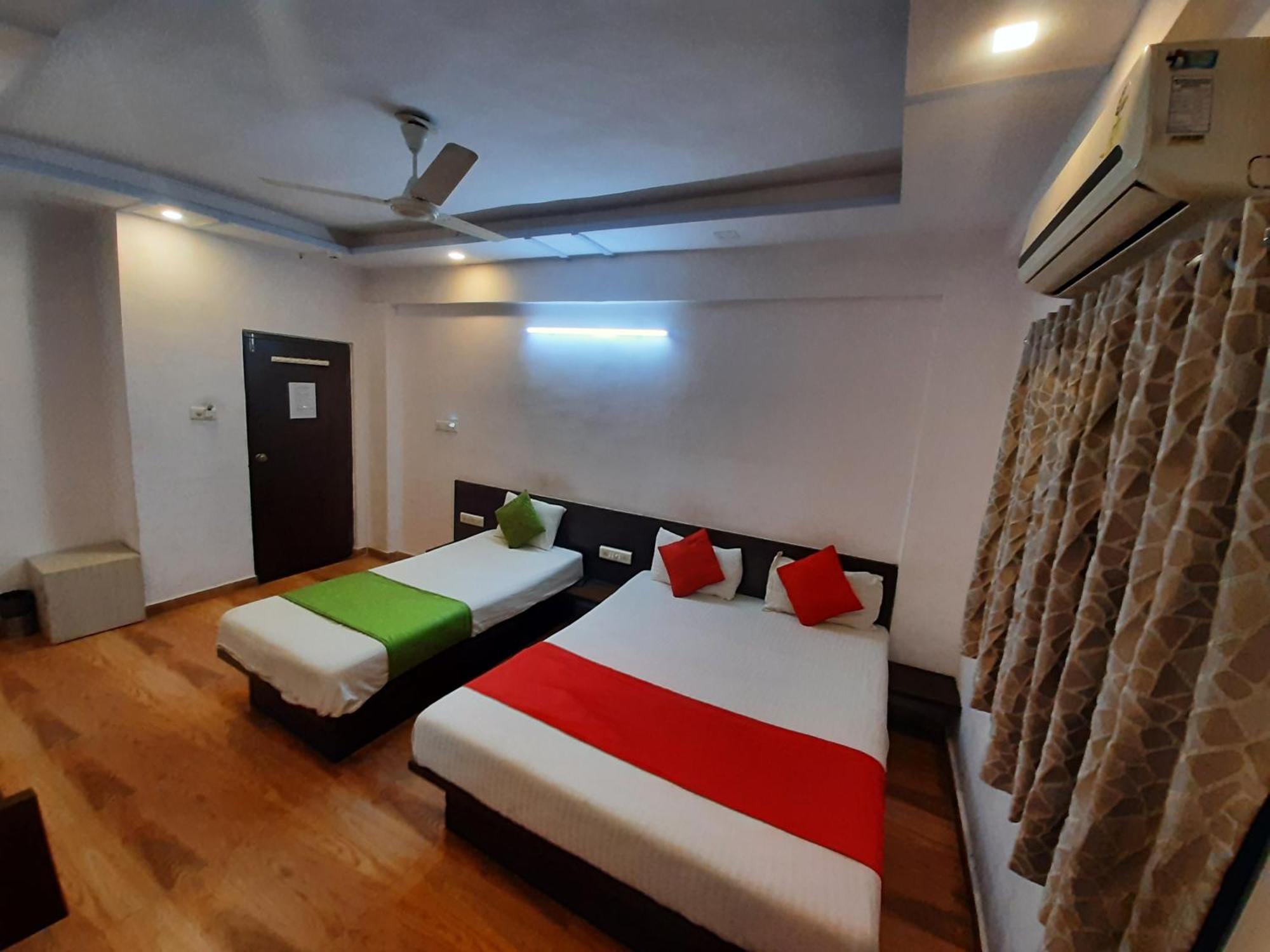 Hotel Royal Night Ahmedabad Ngoại thất bức ảnh