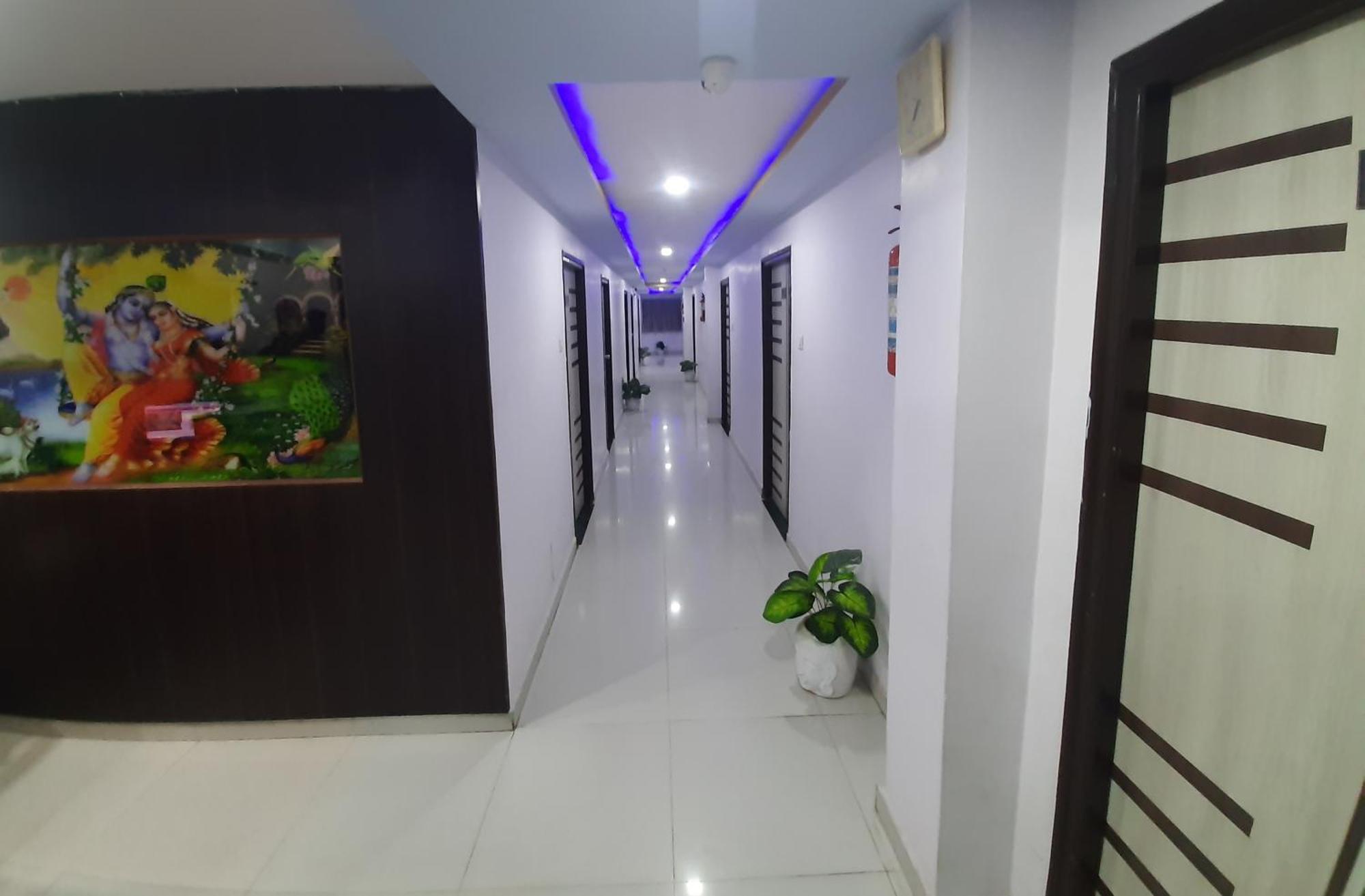 Hotel Royal Night Ahmedabad Ngoại thất bức ảnh