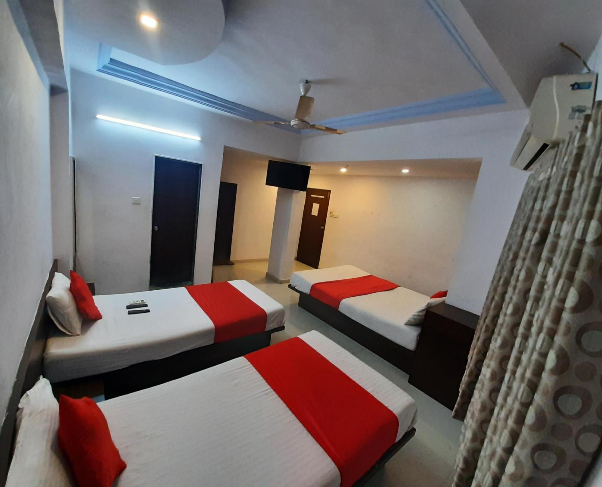 Hotel Royal Night Ahmedabad Ngoại thất bức ảnh