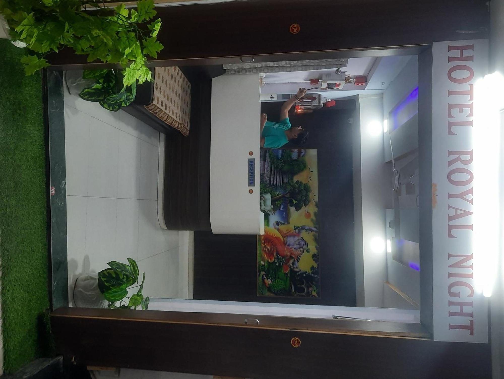 Hotel Royal Night Ahmedabad Ngoại thất bức ảnh