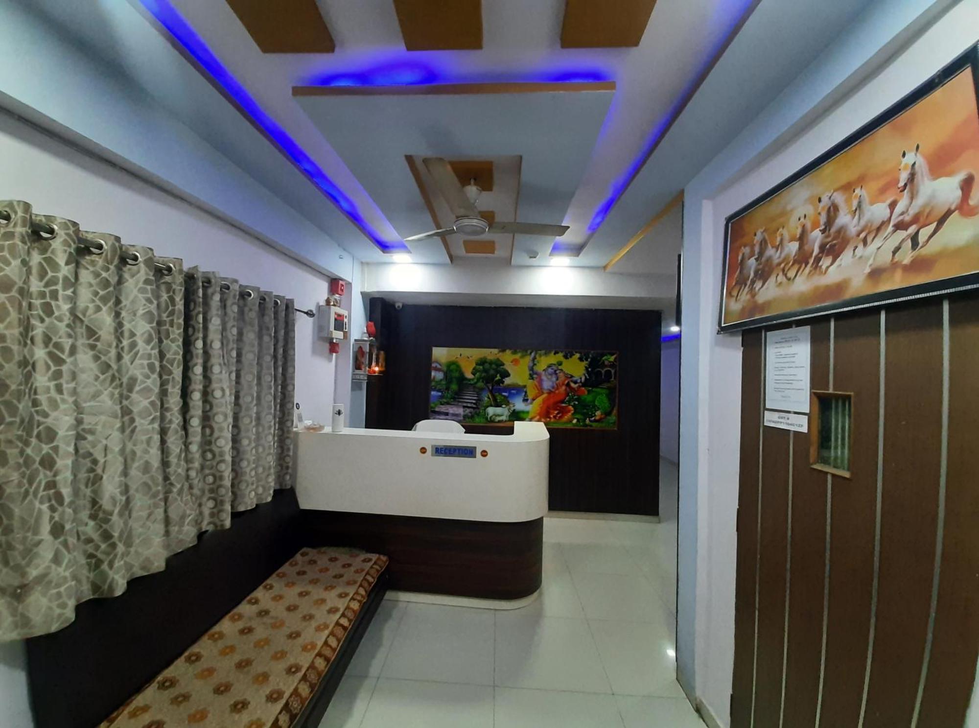 Hotel Royal Night Ahmedabad Ngoại thất bức ảnh